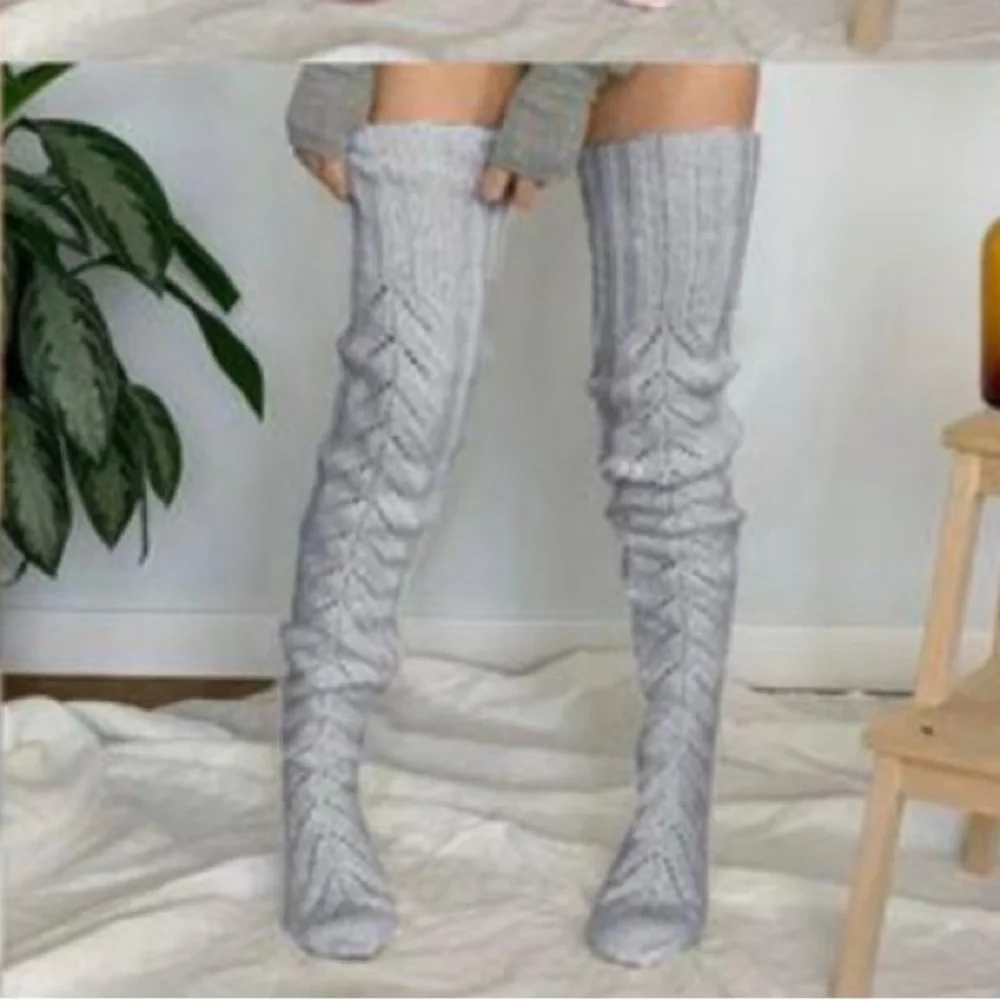 Over the knee knitted soft socks